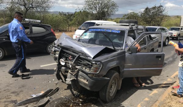 Triple choque en la carretera Nueva a León deja dos lesionados