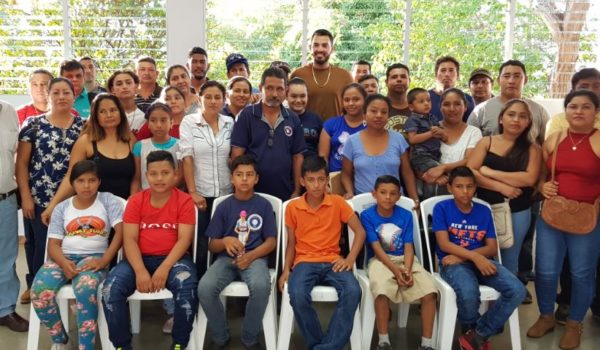 El mensaje del jugador de los Yanquis de Nueva York a líderes comunitarios de la zona rural de Nicaragua