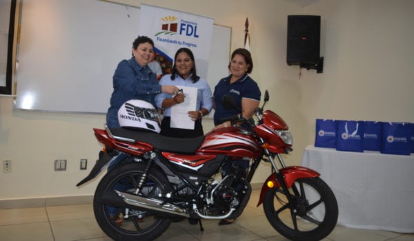 Financiera FDL premia a colaboradores