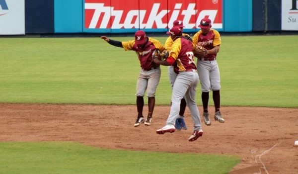 Un sólido picheo de Venezuela amarra en un hit al bateo de Dominicana