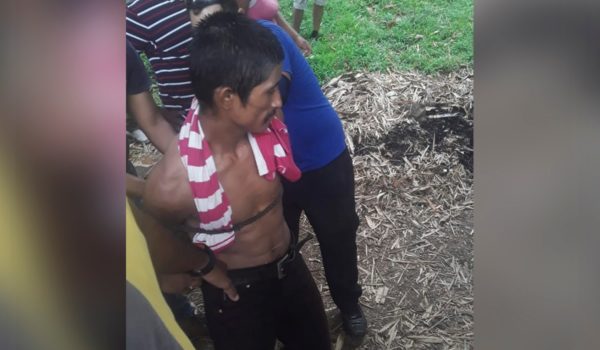 Persecución en botes a hombre que intentó violar a una niña, lo atrapan y lo entregan a Policía