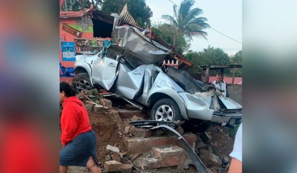 Dos estudiantes universitarios mueren en un accidente de tránsito en la carretera hacia La Boquita
