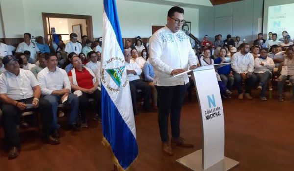 La firma de la proclama de la Coalición Nacional, en siete imágenes