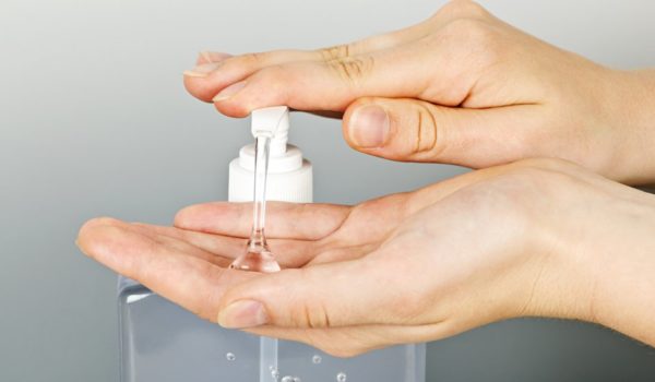 Los riesgos del gel antibacterial hecho en casa