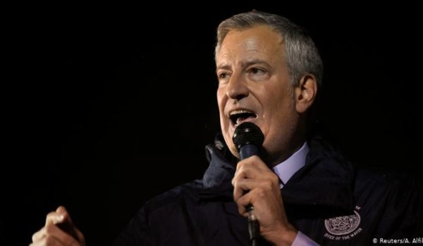 Alcalde de NYC llama a una cuarentena nacional para enfrentar el coronavirus