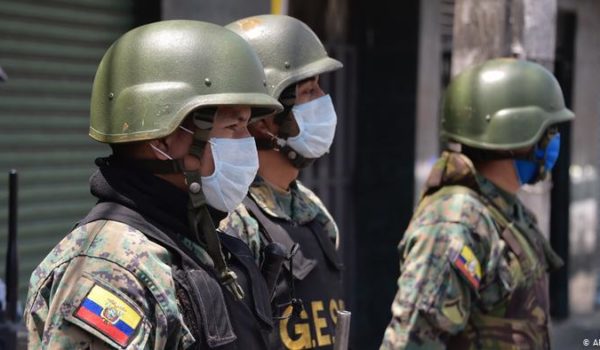 Ecuador militariza provincia más afectada por coronavirus