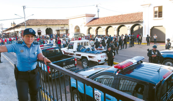 Pese al asedio y que gran parte de las personas que iban a asistir al encuentro no llegaron por temor a ser detenidos la reunión se realizó. LA PRENSA/ARCHIVO