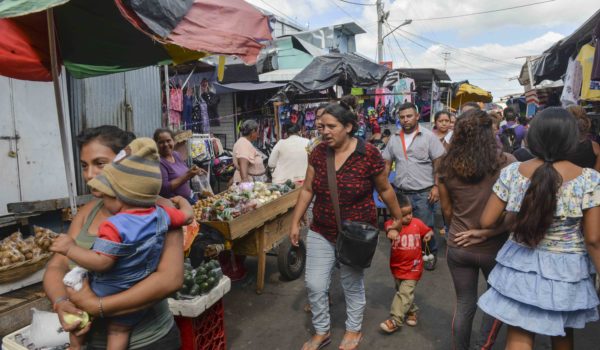 Comerciantes del mercado Oriental, foco peligroso de contagio, con pocas medidas contra virus