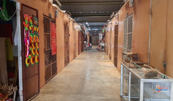 Tramos cerrados por falta de compradores en el mercado Roberto Huembes