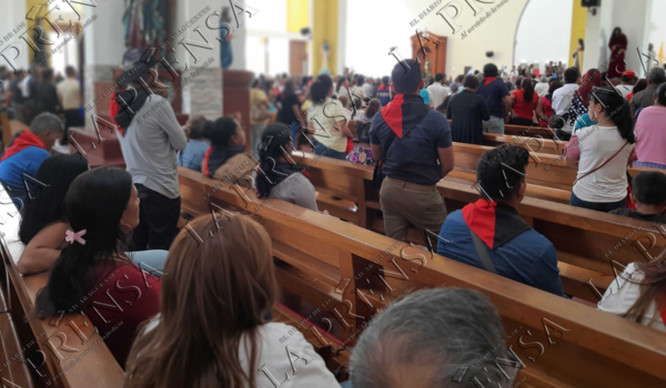 Régimen de Daniel Ortega manda a sus turbas a tomarse la Catedral de Managua durante la misa al poeta Ernesto Cardenal