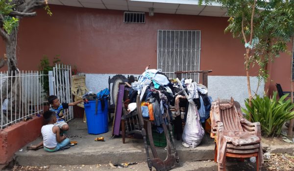 Dos casas se queman y seis niños se salvan porque andaban en el parque