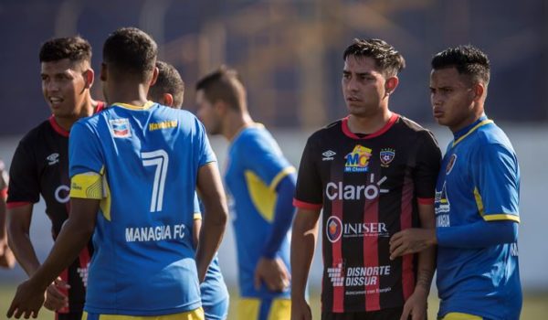 El futbolista mexicano que sacó su carrera universitaria en línea mientras se convertía en campeón goleador en Nicaragua