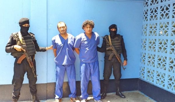 Policía Orteguista presenta a dos vecinos como los supuestos agresores del padre de periodista Winston Potosme