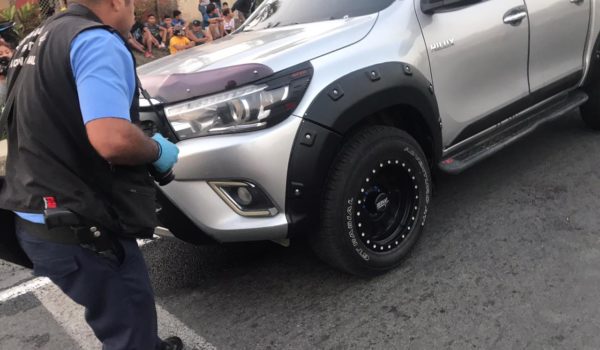 Motorizados emboscan y disparan contra camioneta en la que iban mariachis