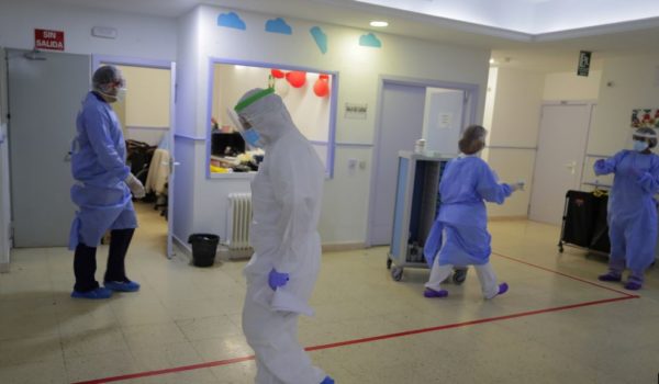 coronavirus, Covid-19, OMS. jóvenes