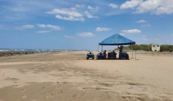 Jueves Santo 2020. 10:12 de la mañana, La Boquita. Normalmente la costa estaría llena de bañistas. Estas fotos me las envió una lugareña. La gente se está resguardando del coronavirus, a pesar que el gobierno nicaragüense sigue con su Plan Verano.