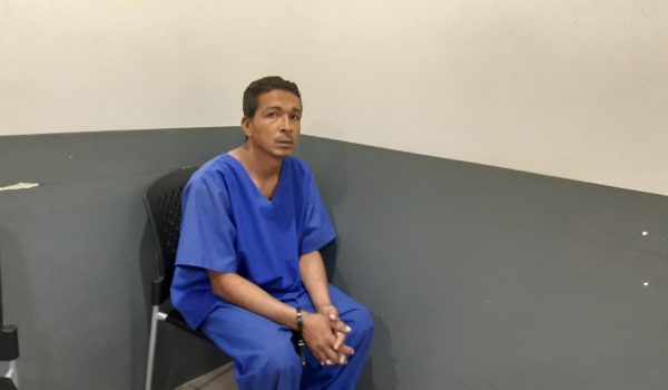 Machetea a hombre de 50 años para robarle un gallo valorado en 100 dólares