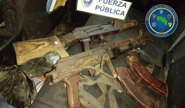 Dos nicaragüenses fueron capturados con AK en Costa Rica, cerca de la frontera