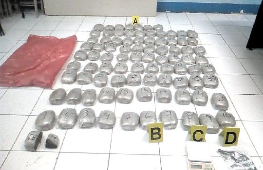 Cae con droga sujeto que en 2013 robó fusiles AK de la Policía