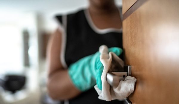Coronavirus | «Esta pandemia nos ha convertido casi esclavas»: cómo covid-19 puso en evidencia la situación de las empleadas domésticas en América Latina (y cuál es el único país que las ayuda)