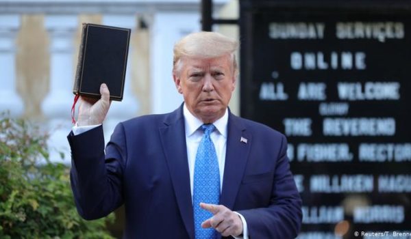 Trump amenaza con desplegar tropas si continúan disturbios