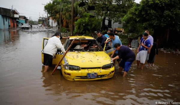 Triángulo Norte de Centroamérica golpeado por lluvias en medio de la pandemia