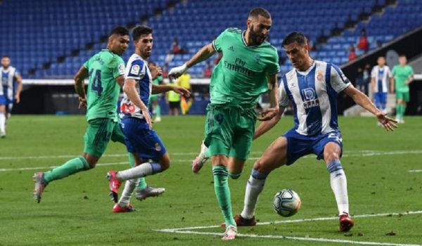 El taconazo de Benzema coloca líder solitario al Madrid
