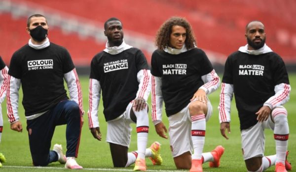 El lema contra el racismo que sustituirá los nombres en las camisas de los jugadores en la Premier League