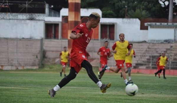 El jugador que ayuda económicamente a su familia en Venezuela regresa al futbol nicaragüense