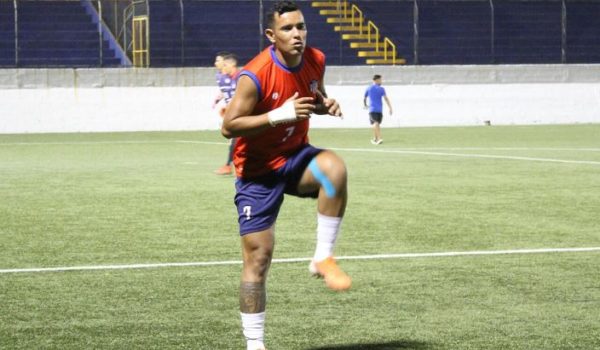 El jugador que renunció a empleo en Zona Franca para cumplir sueño de convertirse en futbolista profesional