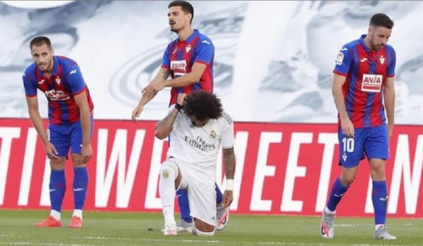 Marcelo se une a la lucha contra el racismo y celebra su gol con la rodilla en tierra