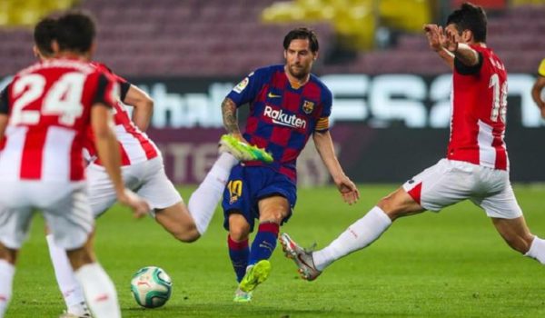 Rakitic mantiene a un flojo Barcelona en la lucha por el título