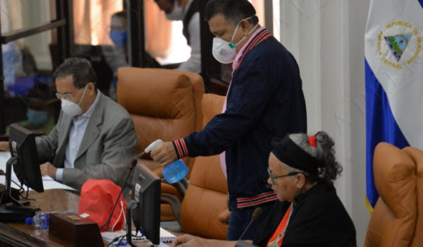 diputados orteguistas, Covid-19, Diputados FSLN, coronavirus, Nicaragua, pandemia, mascarillas