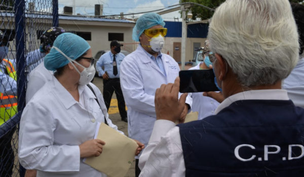 médicos,