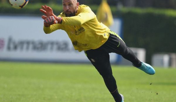 La historia del portero con más tarjetas rojas que partidos jugados