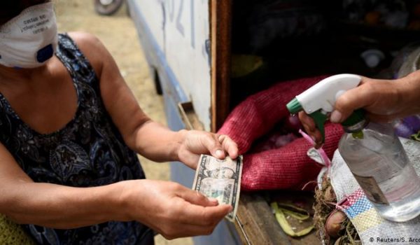 Cuba desgrava el dólar y promueve su uso para rescatar economía