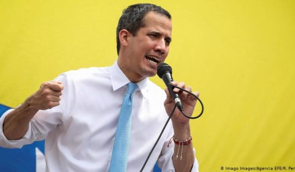 Ordenan arrestar a cercanos a Guaidó por oro venezolano