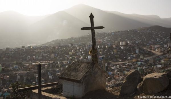 Perú sobrepasó los 10,000 muertos con hospitales saturados