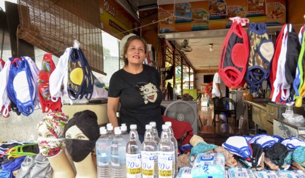 Dejó la venta diaria de asados y ahora ofrece mascarillas para sobrevivir en medio del Covid