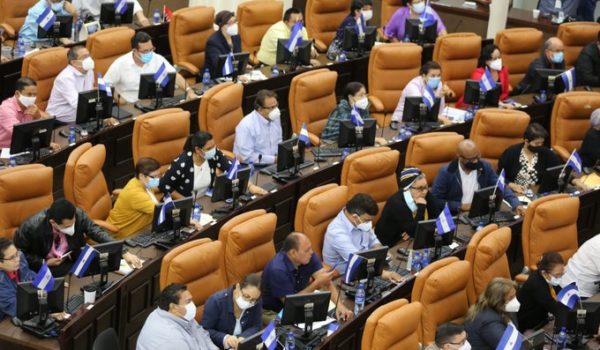 coronarivus. Asamblea Nacional, diputados, hospital Aldo Chavarría, Wálmaro Gutiérrez
