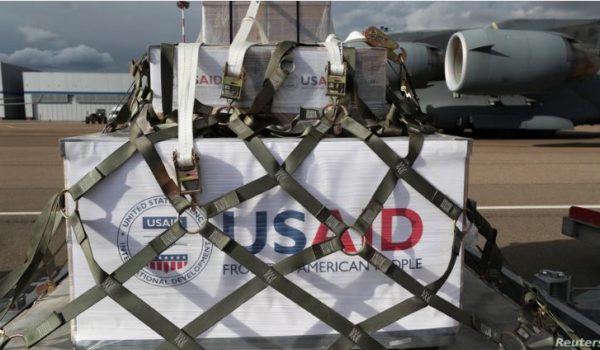 Ecuador recibe 50 respiradores de EE.UU. para lucha contra COVID-19