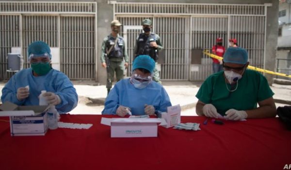 “Es como una prisión”: así se vive un mes con COVID-19 en un motel de Venezuela