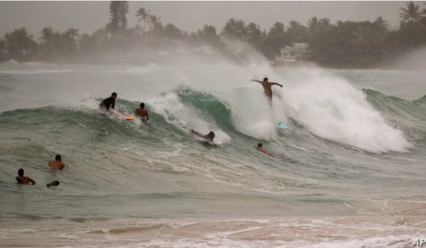 Huracán Hanna se debilita a depresión tropical; Douglas amenaza a Hawái