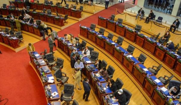 Parlamento salvadoreño sigue sin ratificar préstamo para afectados de COVID-19