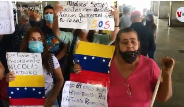 Venezolanos varados en España duermen en las calles y en el aeropuerto de Madrid