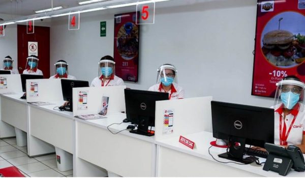 Claro con diversas líneas de atención al cliente