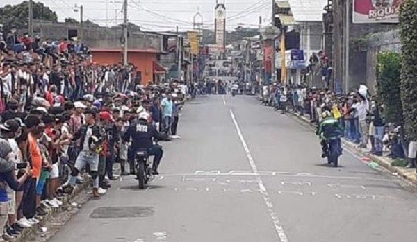 Aficionados se exponen al contagio del Covid-19 durante competencia de motos en Diriamba y Ciudad Sandino