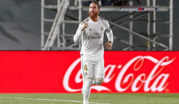 Un triunfo sufrido, una victoria de campeón: El Real Madrid mira de reojo al Barcelona