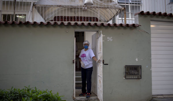 «La persona desaparece, después te llaman diciendo falleció». Una madre que perdió a su hijo por Covid-19 ahora se dedica a ayudar a los enfermos