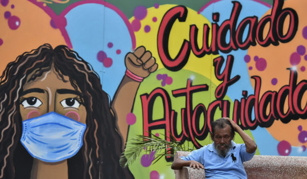 Ciudades europeas imponen el uso de mascarillas para frenar contagios de Covid-19